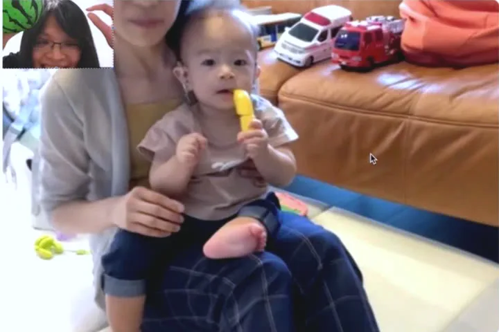 以法大遠距聽語課程實況：聽覺口語師透過視訊，帶著媽媽和寶寶在家練習