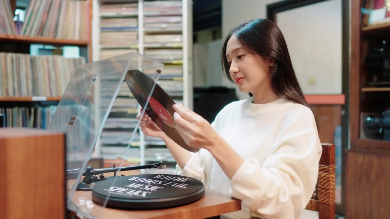 音樂愛好者情境照,代表對音質特別講究的音樂與聲音敏感族群